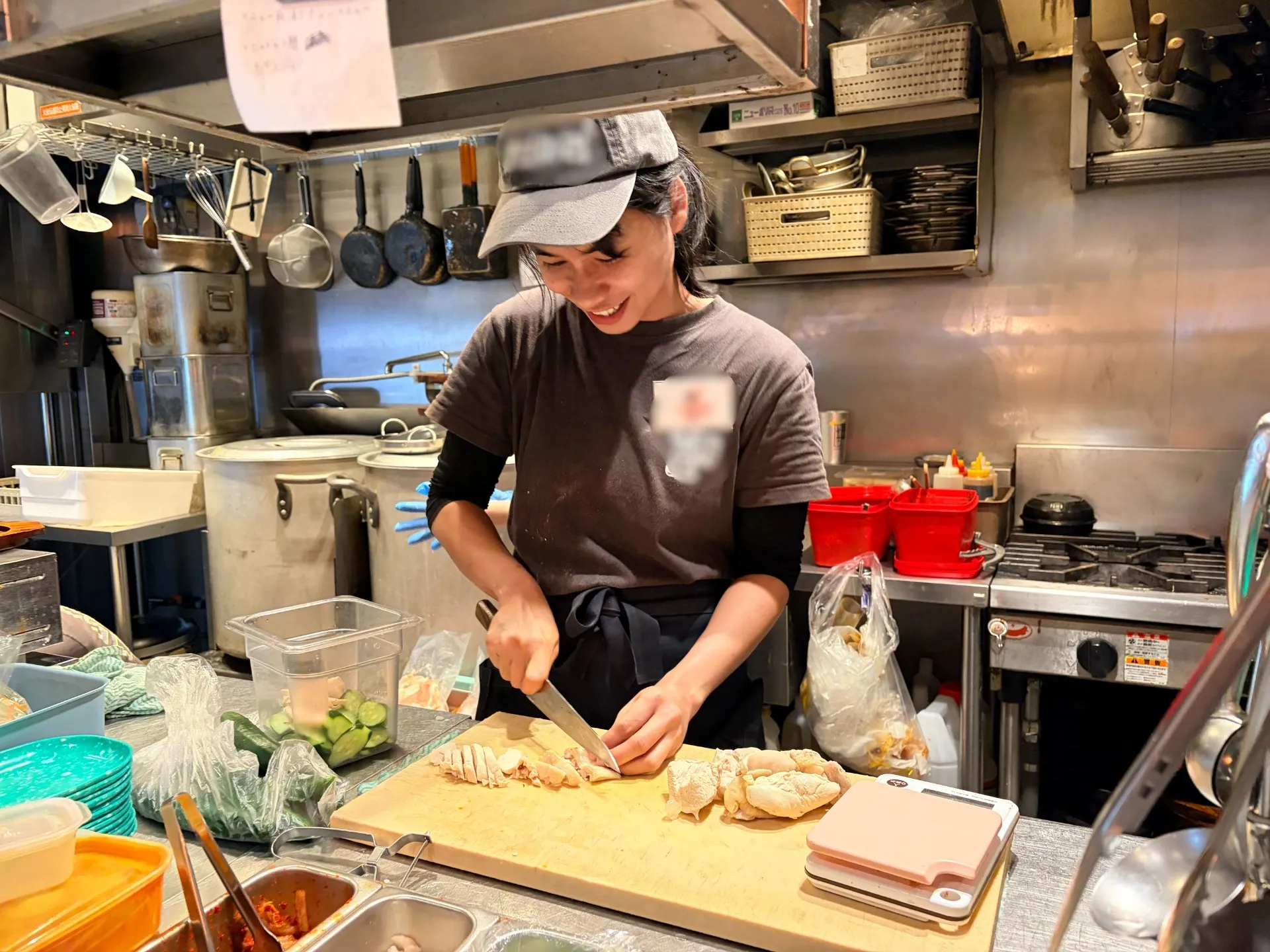 京都市内の韓国料理店で活躍する特定技能人材を訪問