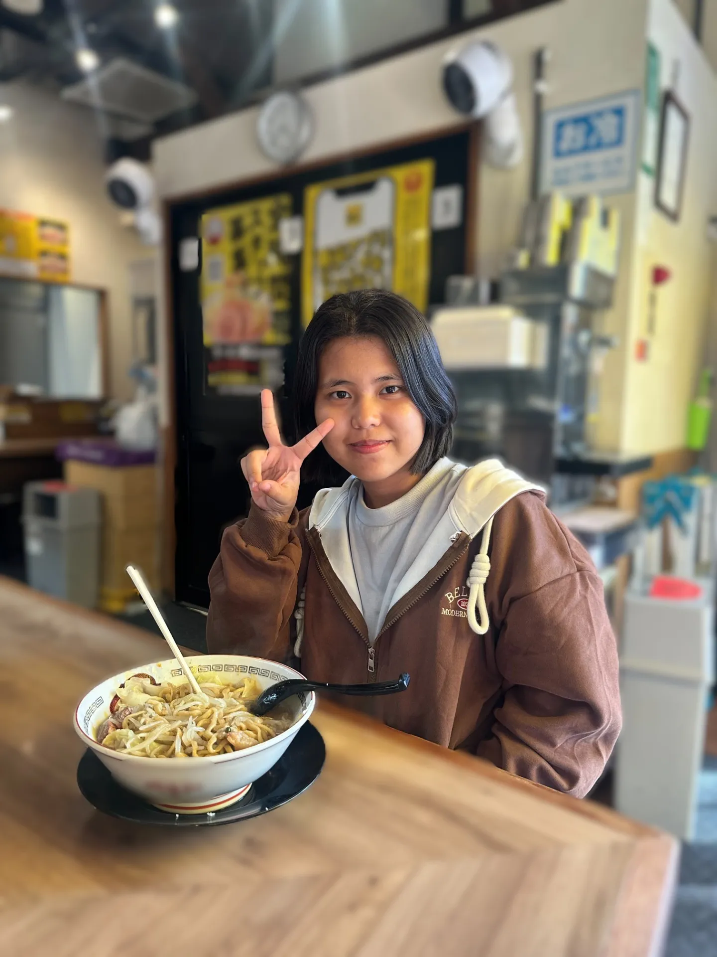 東京都内飲食店で就労予定のミャンマー人2名の入国対応を実施